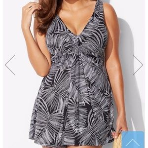 TWIST FRONT V-NECK SWIMDRESS
